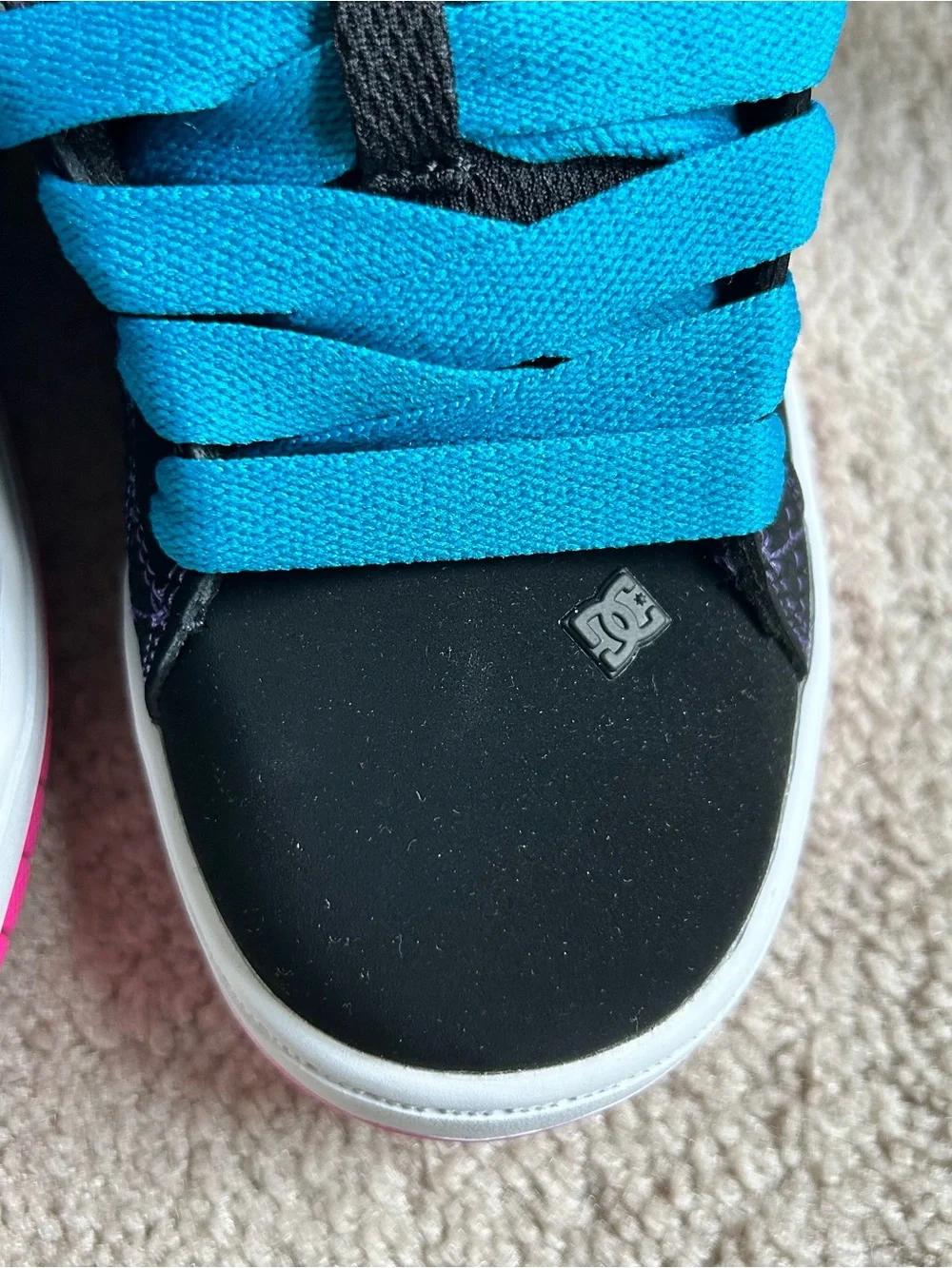 Youth Girls Sz 2 DC Skate Court Graffik Sneakers Black Pink Blue Neon Lights New
